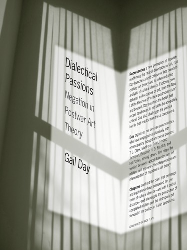 ﻿علایق دیالکتیکی: نفی در نظریه هنر پس از جنگ