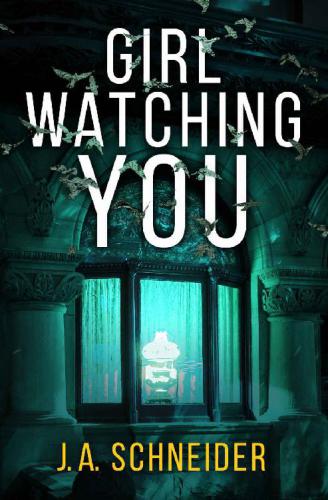 ﻿دختر در حال تماشای شما