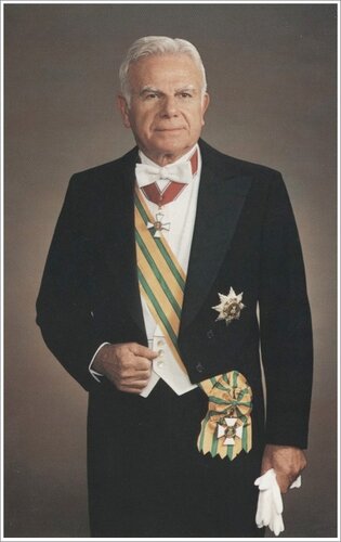 ﻿الگوی حلقه ها: داستان یک سفیر