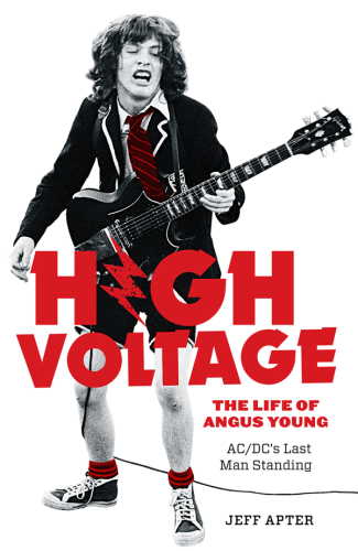 ﻿ولتاژ زندگی Angus Young Acdcs آخرین مرد ایستاده است