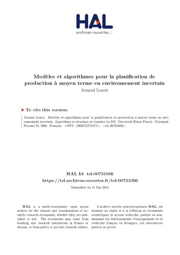 Modèles et algorithmes pour la planification de production à moyen terme en environnement incertain