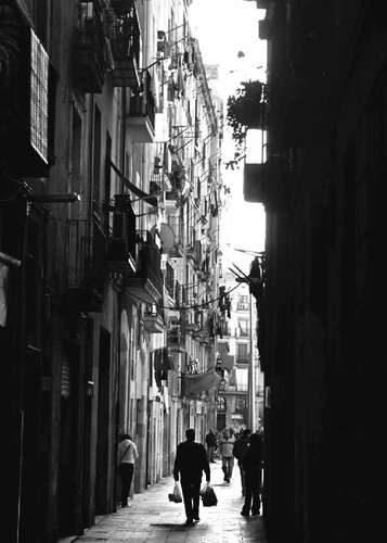 Matar al chino : entre la revolución urbanística y el asedio urbano en el barrio del Raval de Barcelona