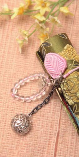 中国结编绳(Knitting of Chinese Knot)