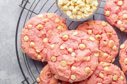 BAKERY & DESSERT SCENTS: 100 SCENTS INSPIRED BY COOKIES, CAKES, CANDY, CHOCOLATE BARS AND FRUIT